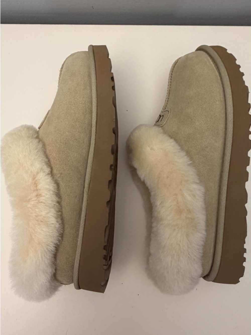 UGG Sand Shearling Clog Slippers Size 9 Womens - Picture 12 of 12